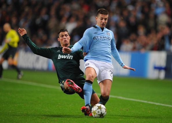 太阳报：阿森纳天价“名宿陪同游”引众怒，票价高达395镑（太阳报：阿森纳名宿陪同参观定价395英镑引发众怒）