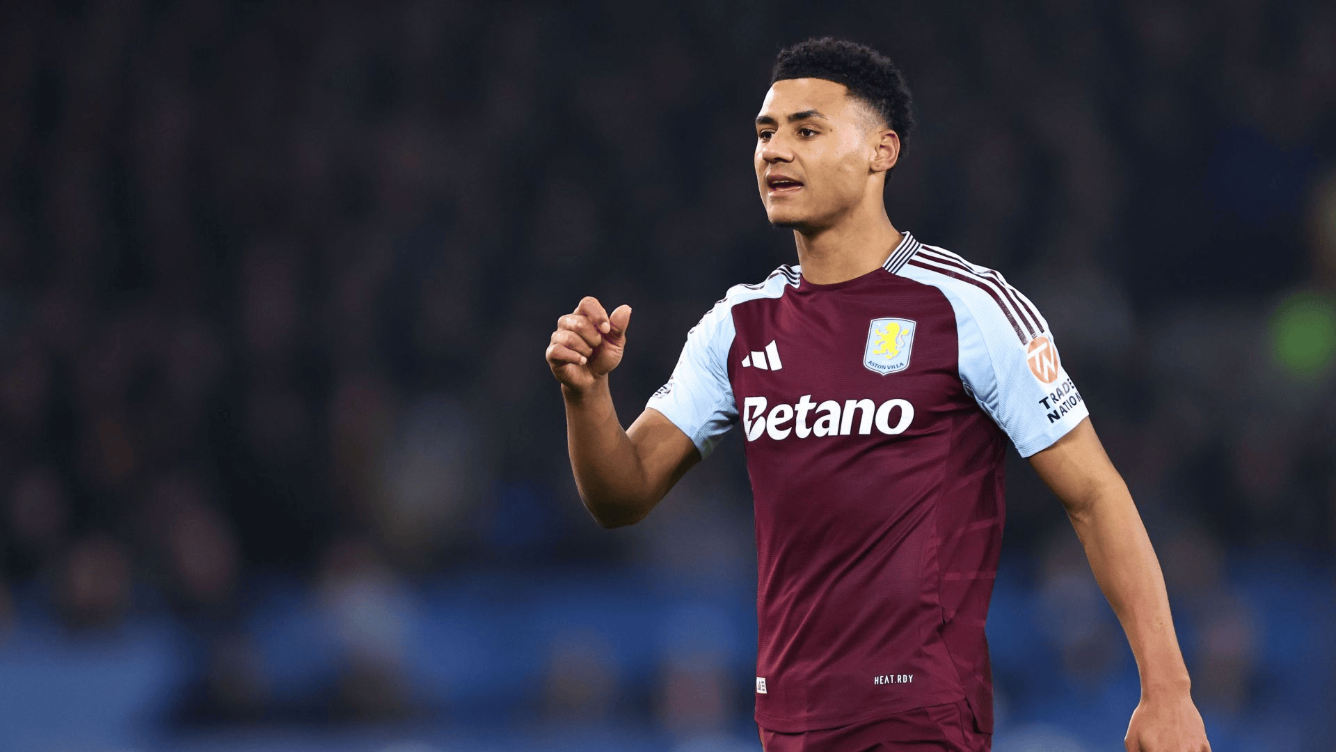 泰州队“苏超”冠军奖杯开启全市巡展，第一站在海陵老街（泰州队“苏超”冠军杯全市巡展启动，首站海陵老街）