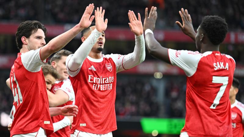 阿斯：巴萨本赛季球场外事务增多，弗里克比上赛季更加情绪化（阿斯报：巴萨本季场外风波增多，弗里克较上赛季更显情绪化）