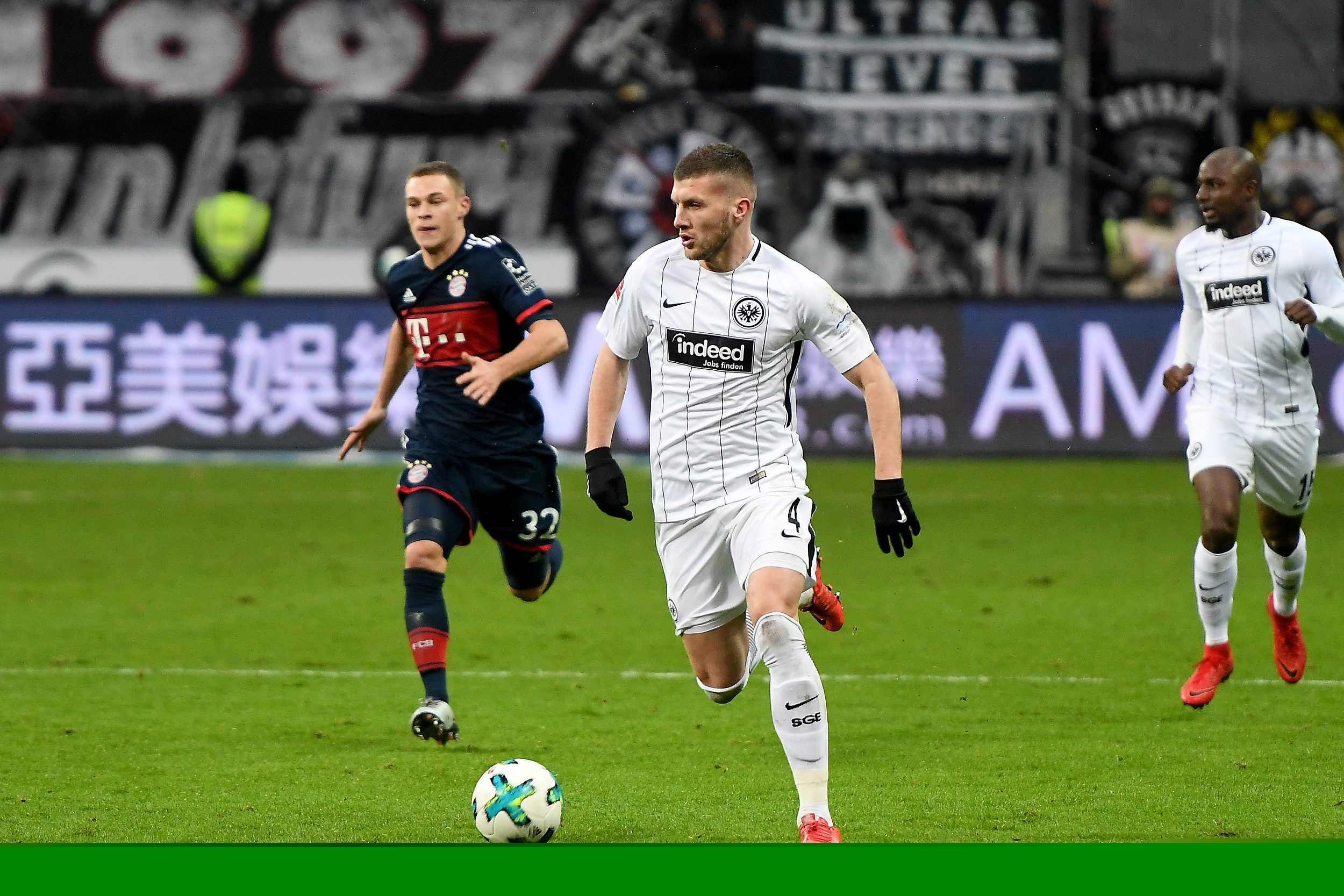 哈登本赛季三分造犯规次数高达27次，断层领先所有人（哈登本季三分造犯规达27次，遥遥领先全联盟）