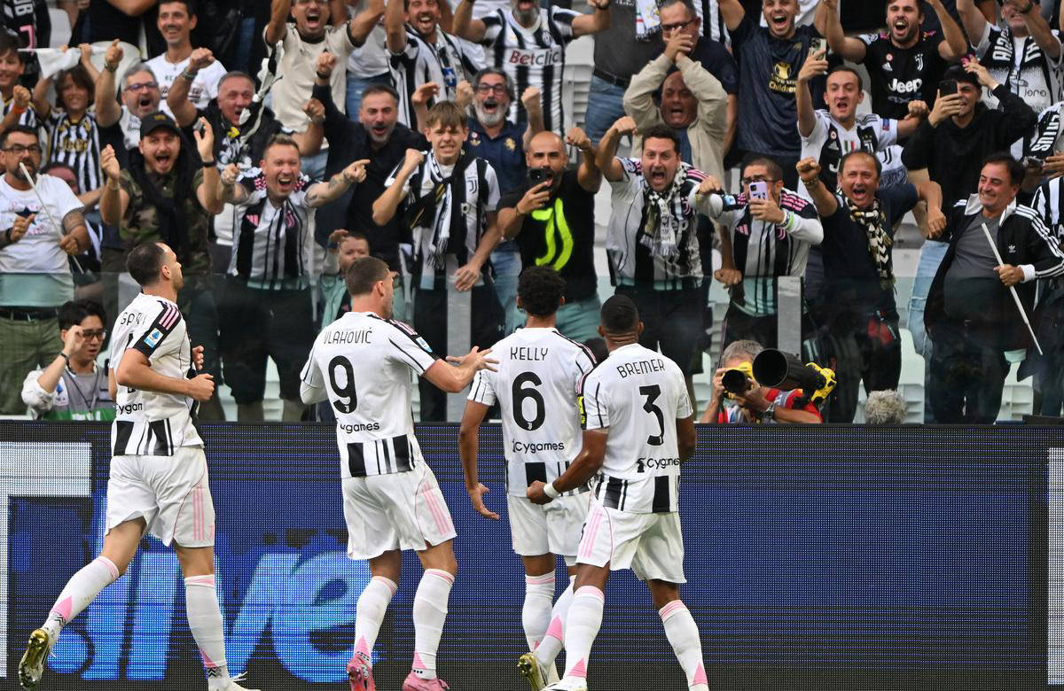 布斯克茨和阿尔巴将在赛季结束退役，穆勒：我向他们脱帽致敬（布斯克茨、阿尔巴赛季末挂靴，穆勒致意：向二人脱帽致敬）