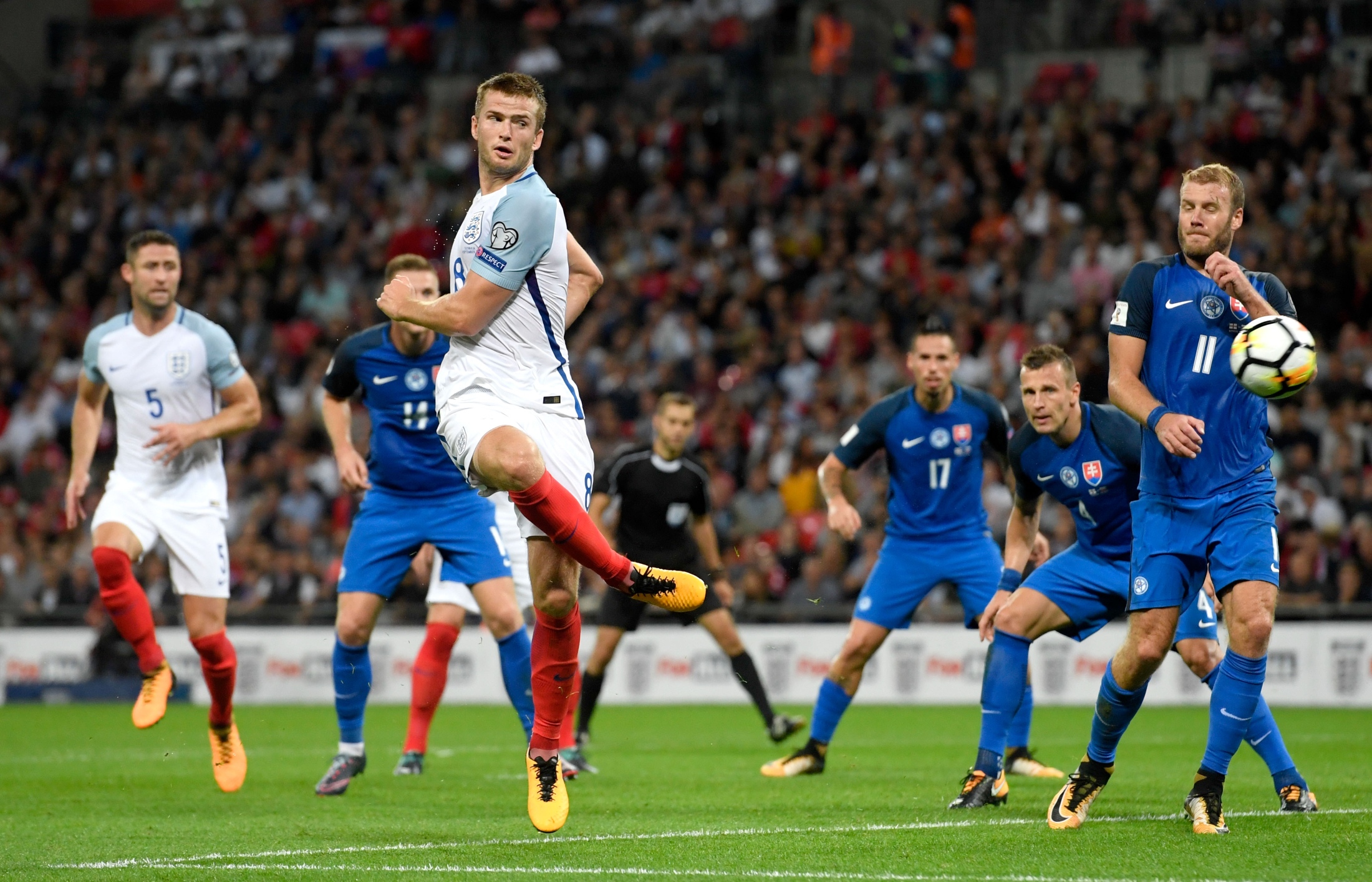 ESPN：邓弗里斯因伤缺席荷兰与波兰的世预赛（ESPN：邓弗里斯伤停，无缘荷兰对波兰的世预赛）