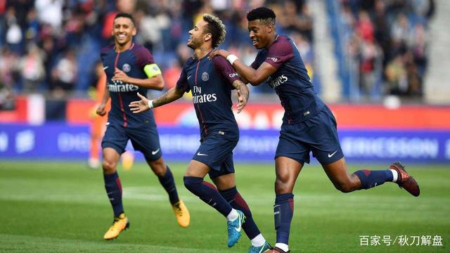 波兰足协谴责投掷烟火球迷：绝不容忍任何违反安全规定的行为（波兰足协痛斥向场内投掷烟火的球迷：对任何破坏安全的行为零容忍）