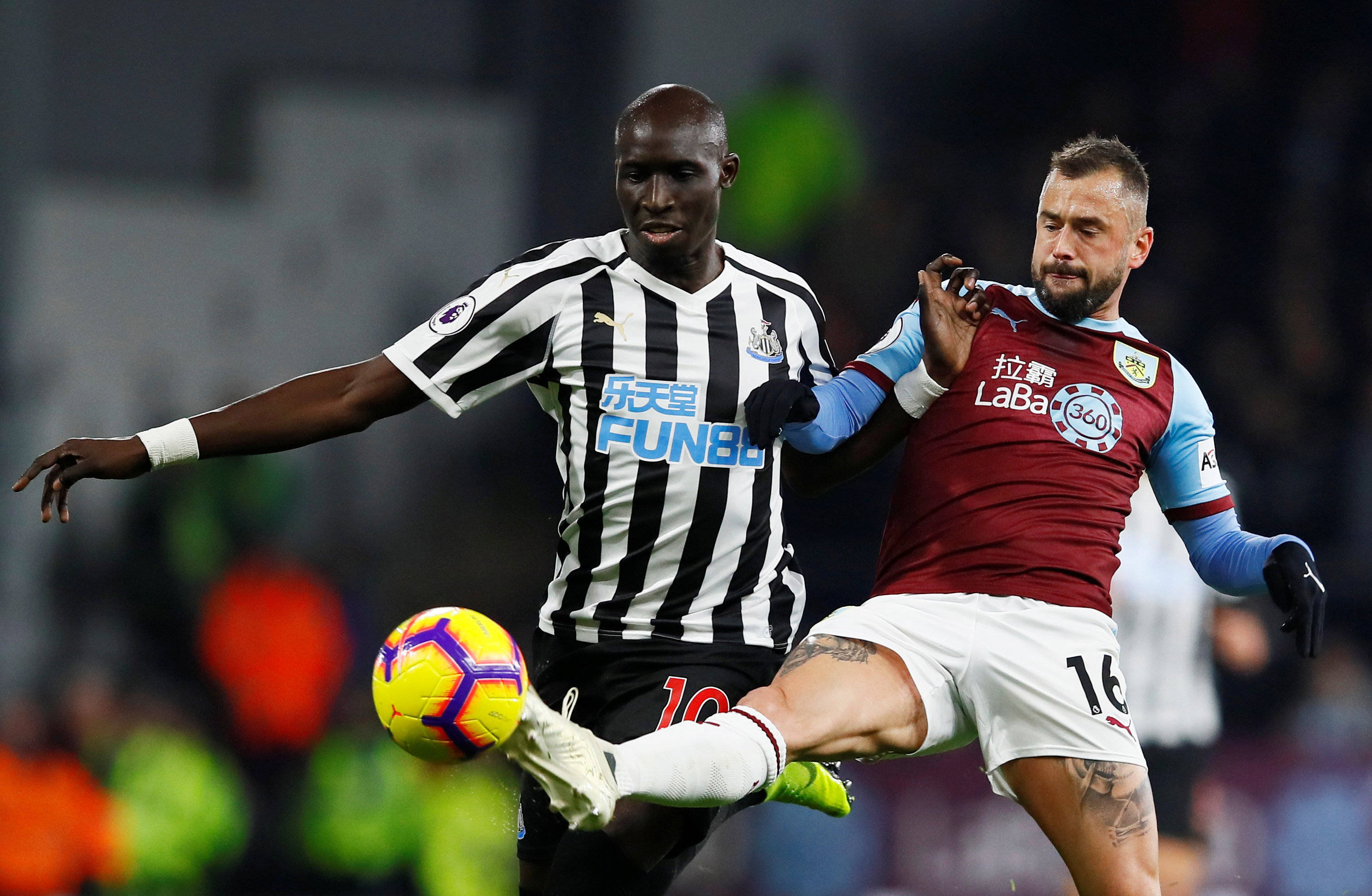 法甲半场：舍瓦利耶神扑，萨利苏进球被吹，巴黎0-0摩纳哥（法甲半场：舍瓦利耶多次救险，萨利苏破门无效，巴黎暂0-0摩纳哥）