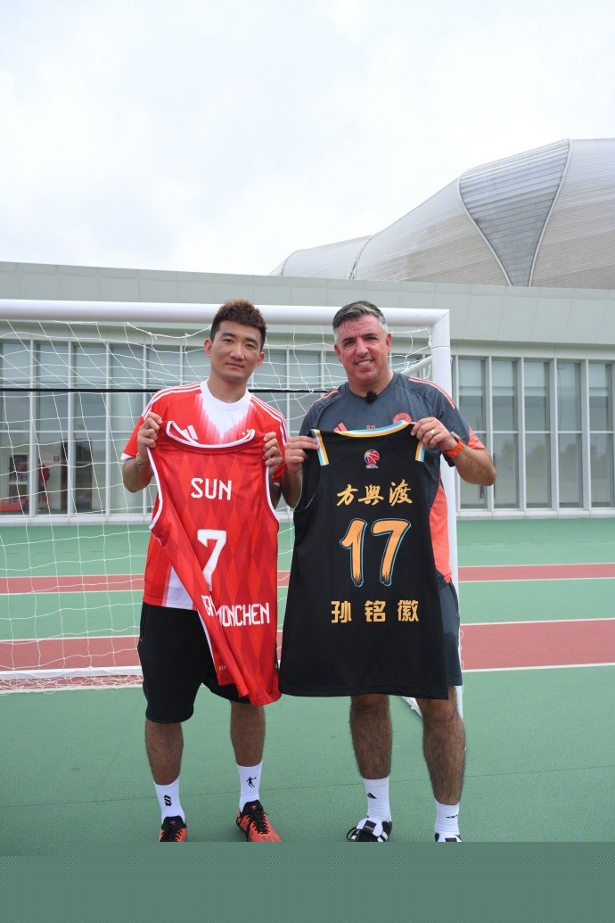 太阳报：安迪-卡罗尔腿筋受伤，最早9月才能完成达根汉姆首秀（太阳报：卡罗尔腿筋受伤，达根汉姆首秀或推迟至9月）